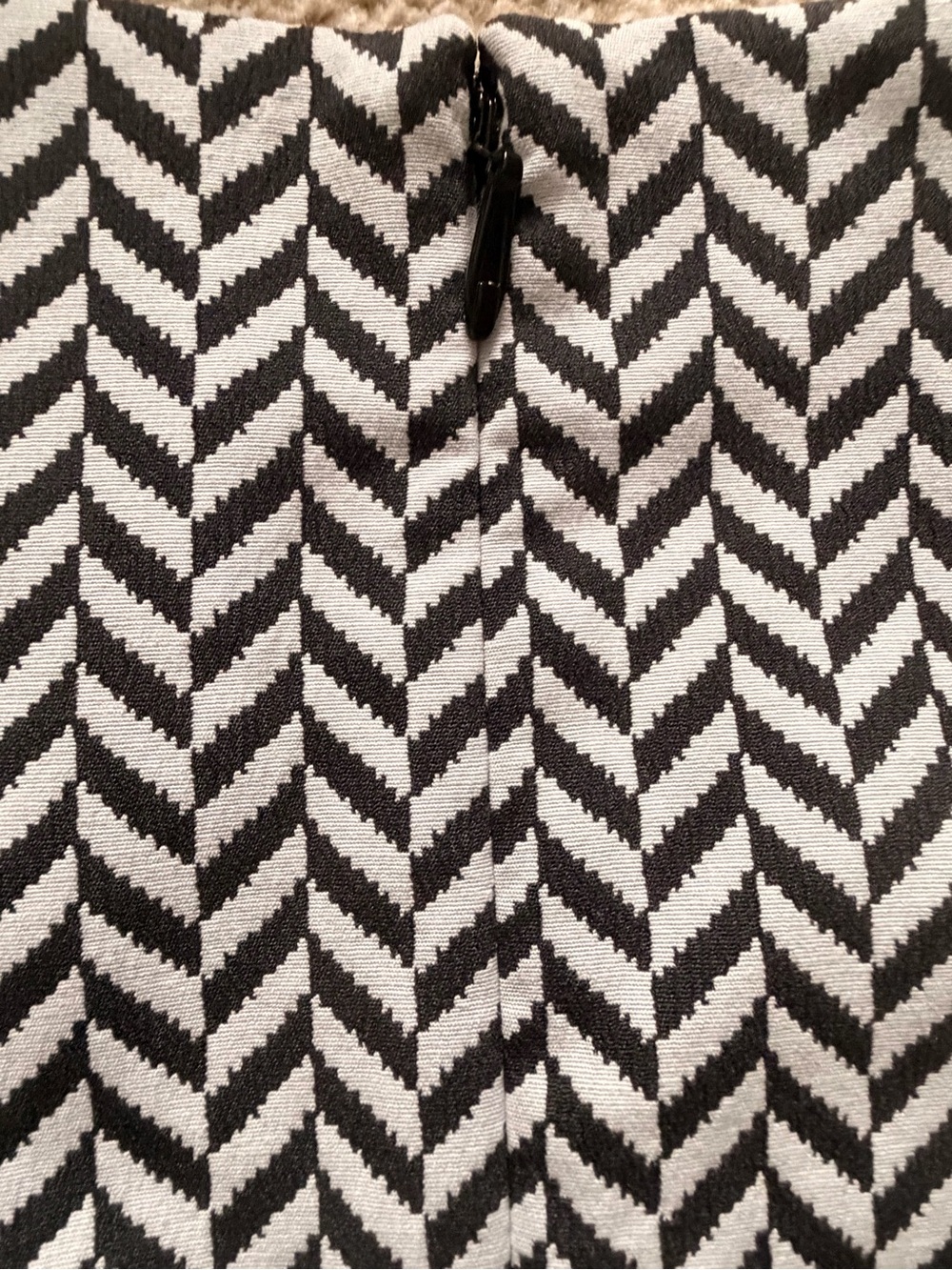 Eva Mendes NY&Co Black & White Chevron Belted Peplum Top - Picture 7 of 13